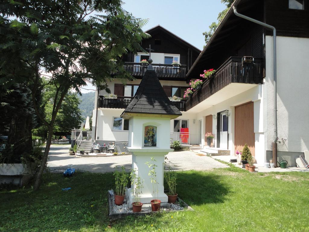 Ferienhaus Burgblick Treffen Exterior photo